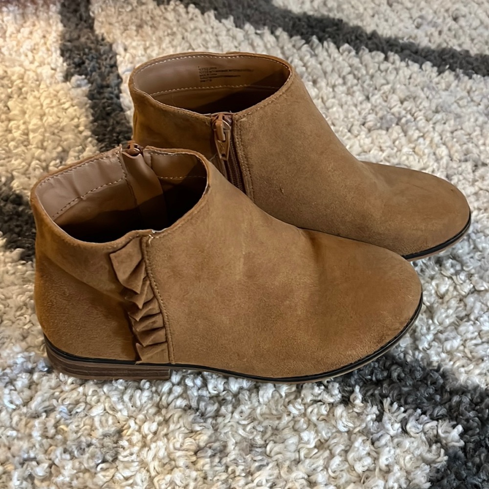 Cat&Jack from Target. Tan/brown color. Girls size 4.